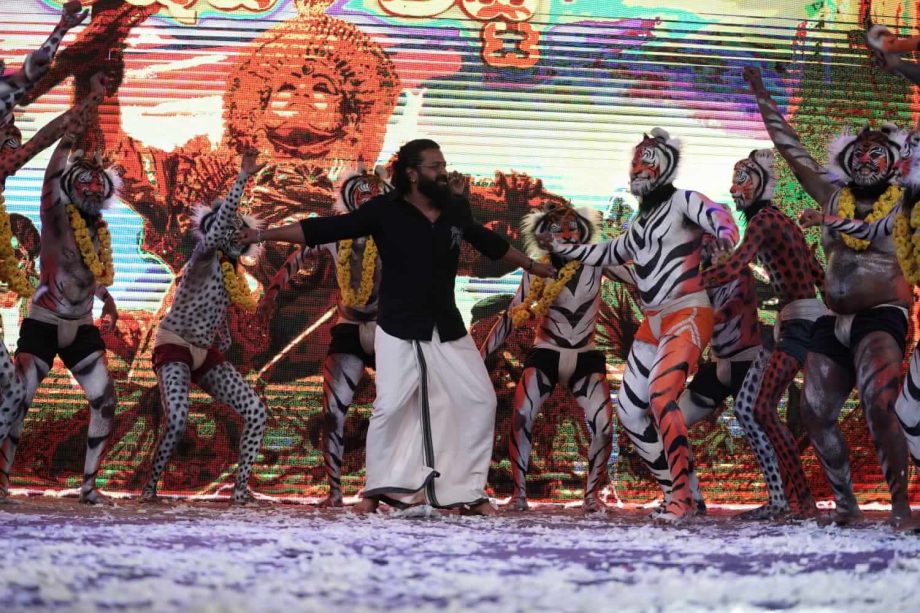 A fanfare moment! Fans poured in love and wishes for Rishab Shetty on his birthday! 831737