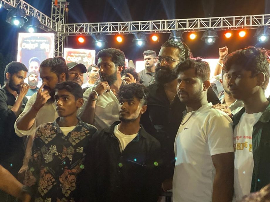 A fanfare moment! Fans poured in love and wishes for Rishab Shetty on his birthday! 831729