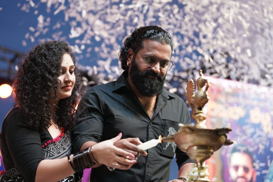 A fanfare moment! Fans poured in love and wishes for Rishab Shetty on his birthday! 831733