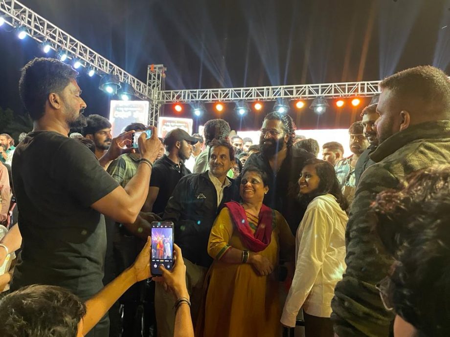 A fanfare moment! Fans poured in love and wishes for Rishab Shetty on his birthday! 831728