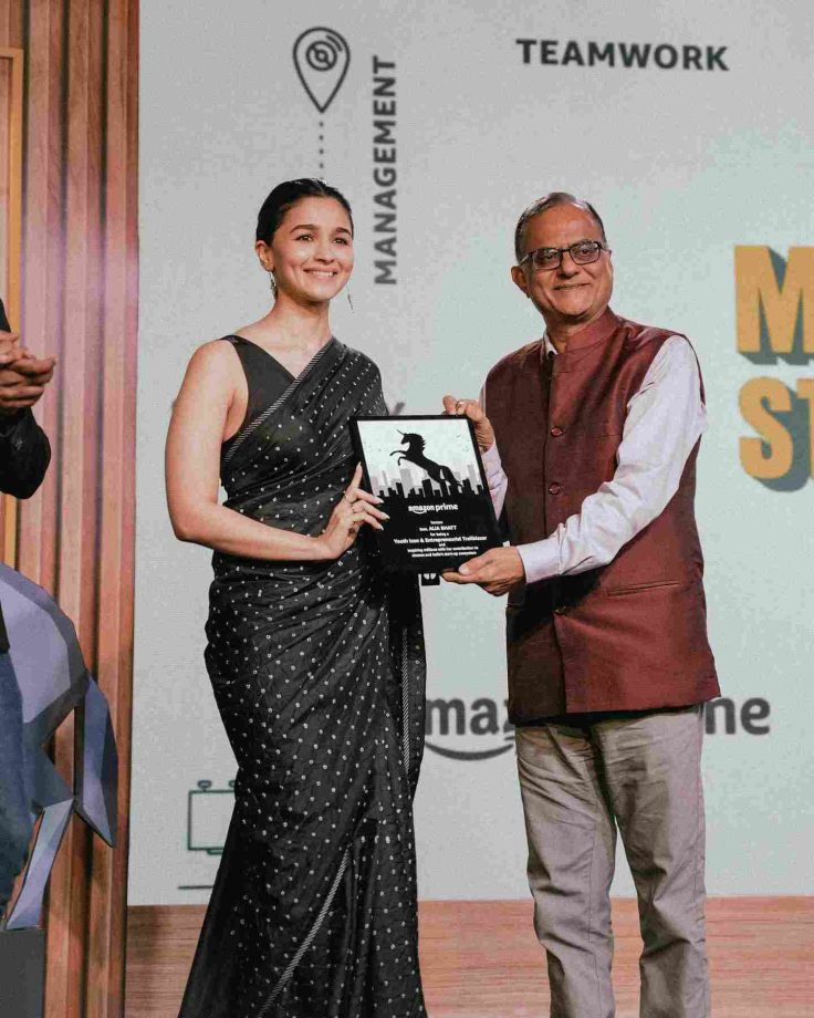 Alia Bhatt blends tradition in black bandhani saree, see pics 833935