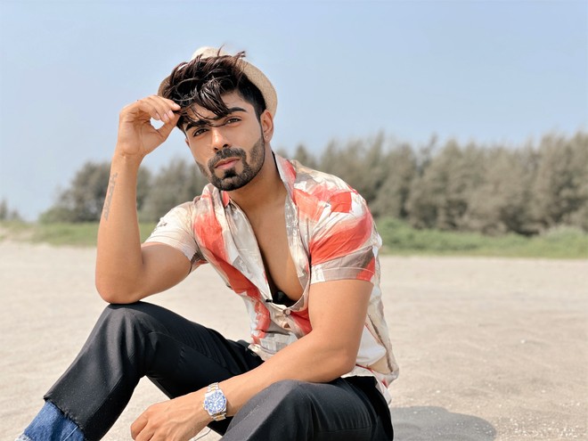 Bhagyalaxmi Actor Akash Choudhary Escapes Road Accident, Remembers the Tragic Losses of Vaibhavi Upadhyay and Devraj Patel 834515