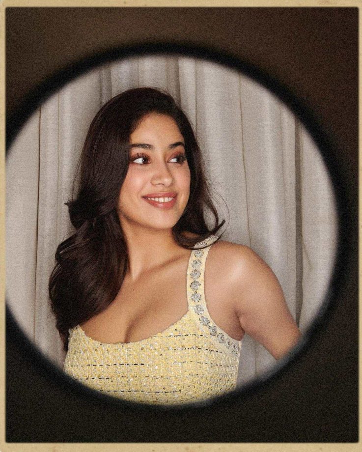 Check Out: Janhvi Kapoor's Quirky Shades In Shiny Mini Dress 834892