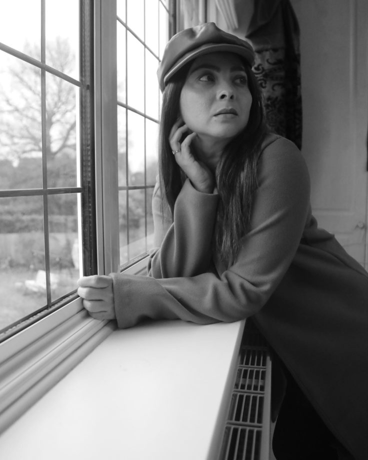 Colorful Or Black And White: Which Look Of Sonalee Kulkarni Is Your Favorite? 831564