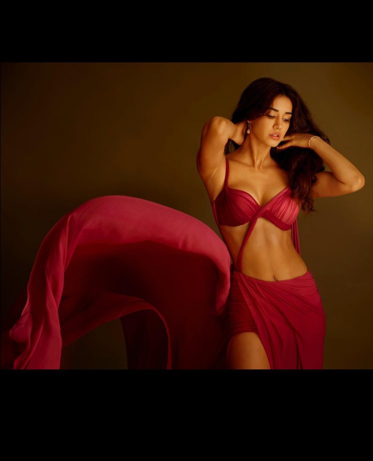 Disha Patani Goes Bold In Red; Flaunts Midriff 822817