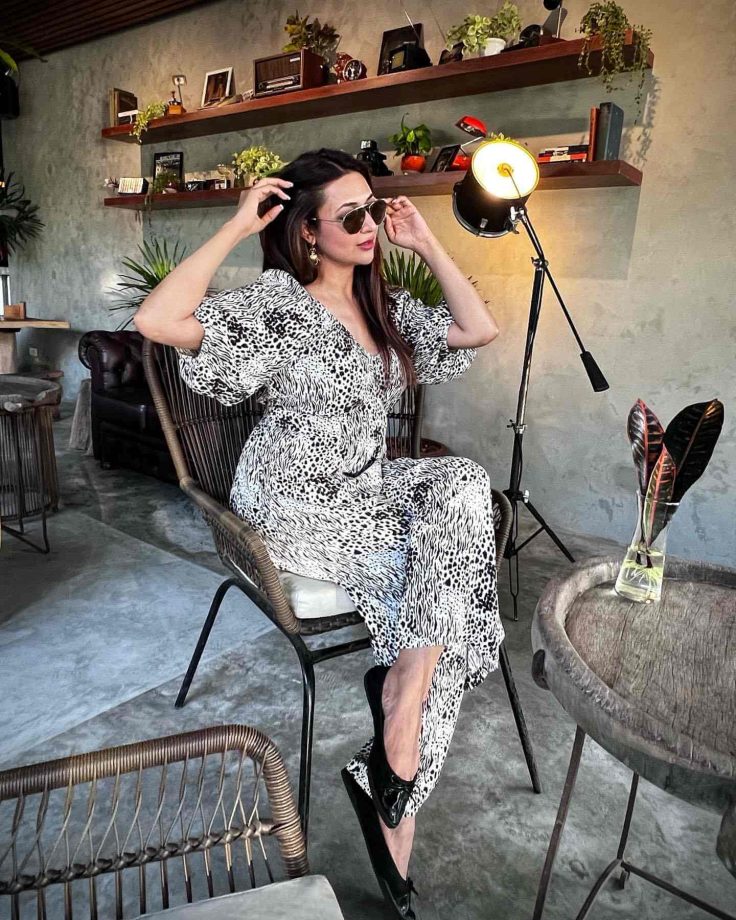 Divyanka Tripathi Looks Spectacular In Leopard Print Jumpsuit(New Pics Alert) 834989