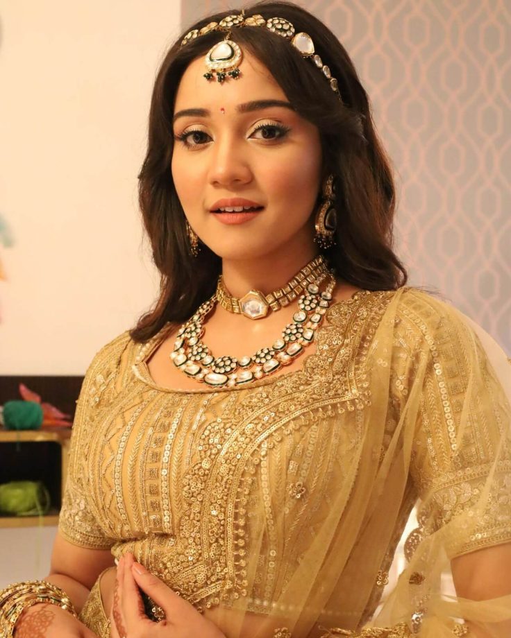 In Pics: Ashi Singh Turns Bride In Gold Lehenga 832191