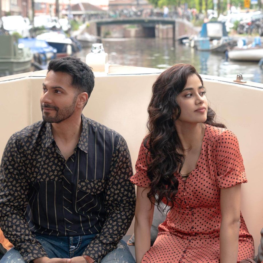 'Itna Pyar', Janhvi Kapoor Pens A Heartfelt Note For 'Bawaal' Reviews 836956