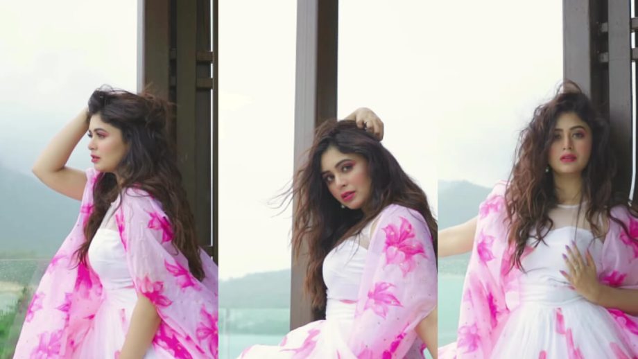 It’s raining pink for Ritabhari Chakraborty, watch 838516