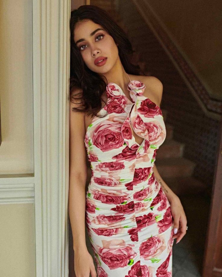 Janhvi Kapoor epitomises floral dream in this midi, see pics 834057