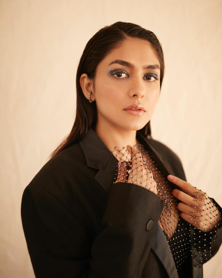 Mrunal Thakur Is All 'Shimmer'And 'Shine' In Pantsuit; See Pics 836380