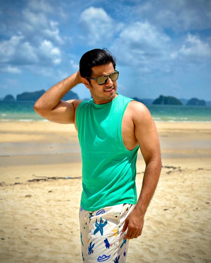 Neil Bhatt Looks Uber Cool In Vacation Pictures; Aishwarya Sharma Says 'Maine Khichi' 834343