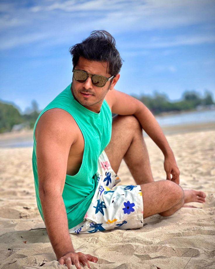 Neil Bhatt Looks Uber Cool In Vacation Pictures; Aishwarya Sharma Says 'Maine Khichi' 834347