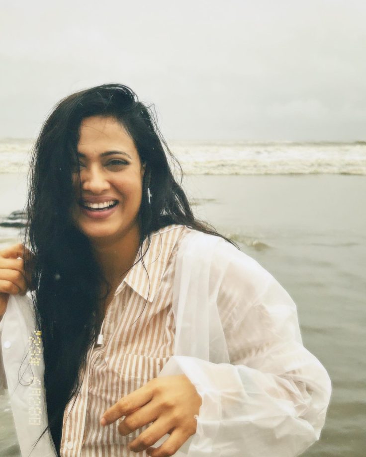 Photodump: Shweta Tiwari goes gala in Goa, and we can’t keep any calm 824029