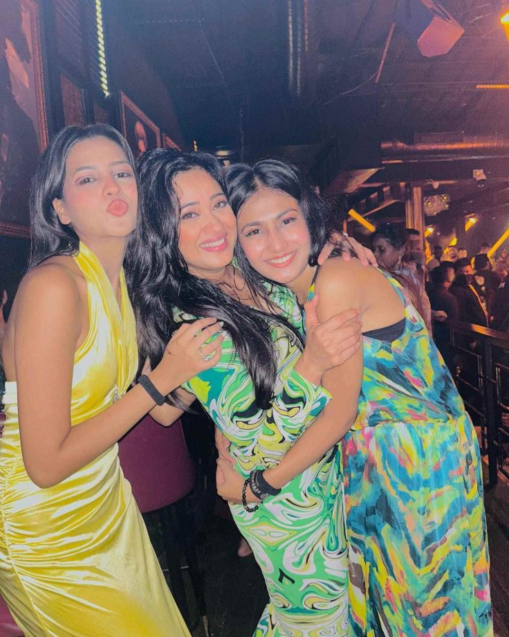 Photodump: Shweta Tiwari goes gala in Goa, and we can’t keep any calm 824032