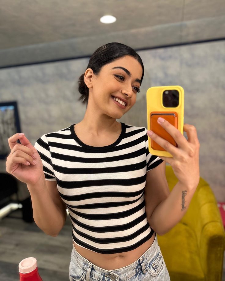 Rashmika Mandanna 'Trying Hard' To Get A Perfect Mirror Selfie; See Pics 832118