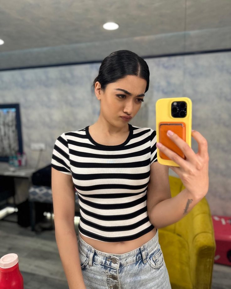 Rashmika Mandanna 'Trying Hard' To Get A Perfect Mirror Selfie; See Pics 832117