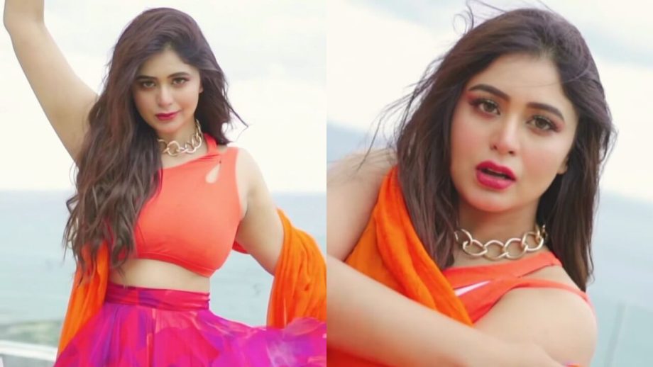 Ritabhari Chakraborty Flaunts Floral Beauty; Video Goes Viral 832032