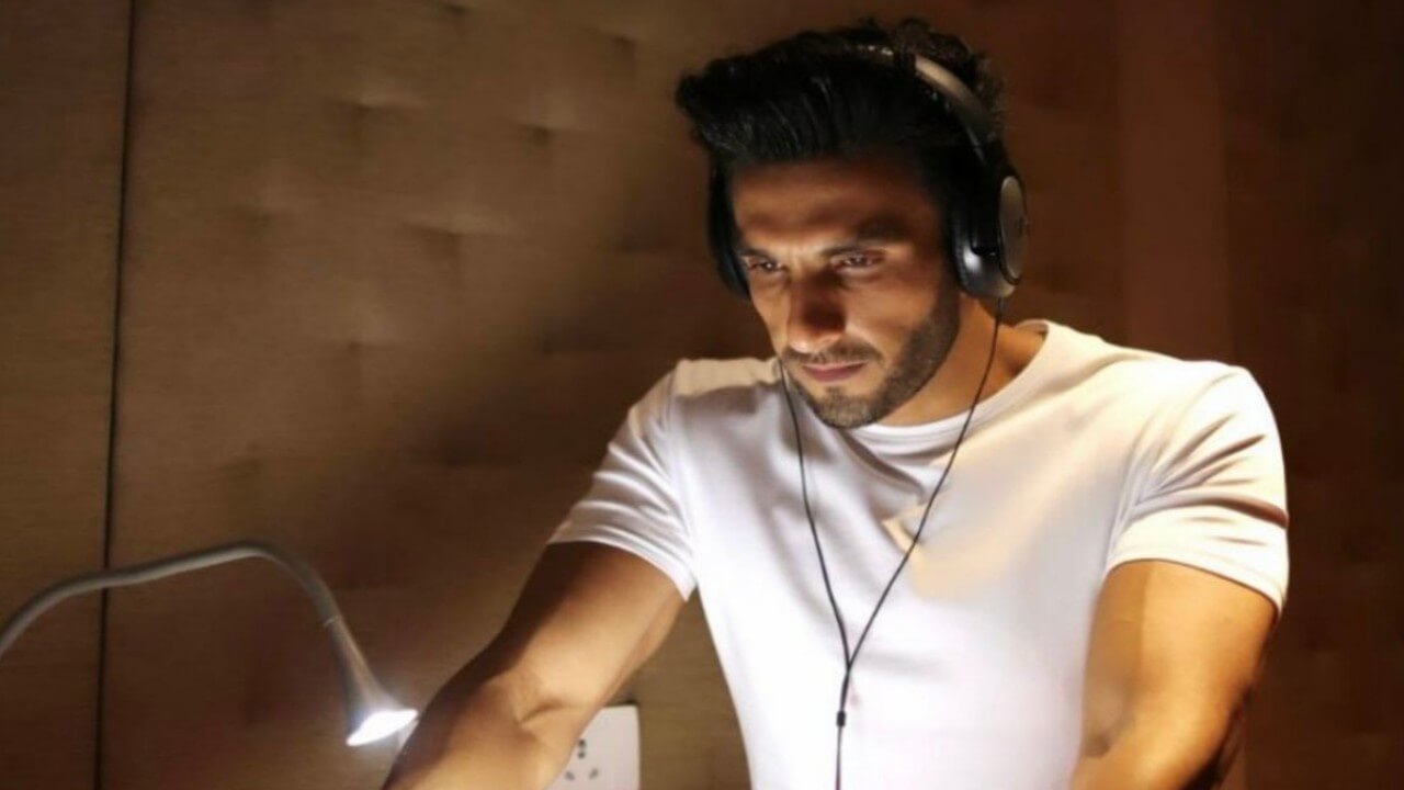 RRPK BTS: Ranveer Singh shares unseen picture from dubbing studio 833177