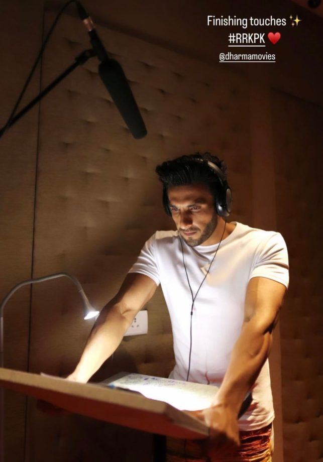 RRPK BTS: Ranveer Singh shares unseen picture from dubbing studio 833176