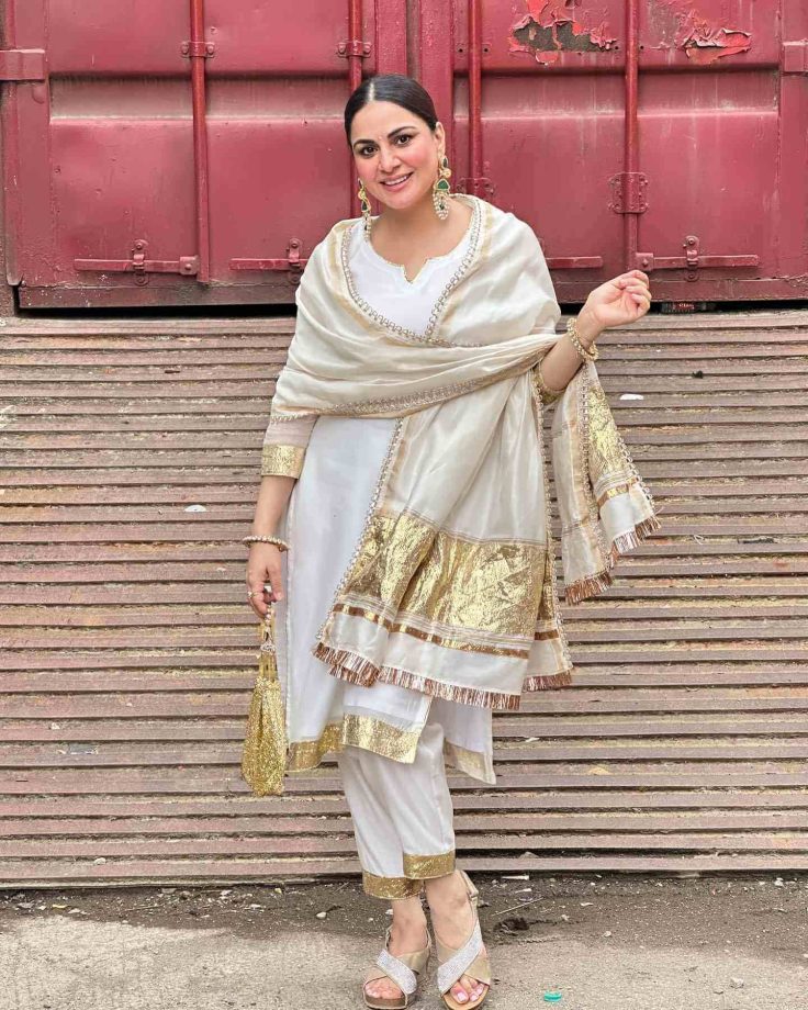 Shraddha Arya Exudes Chic Charm In Silk Salwar Suit 834247