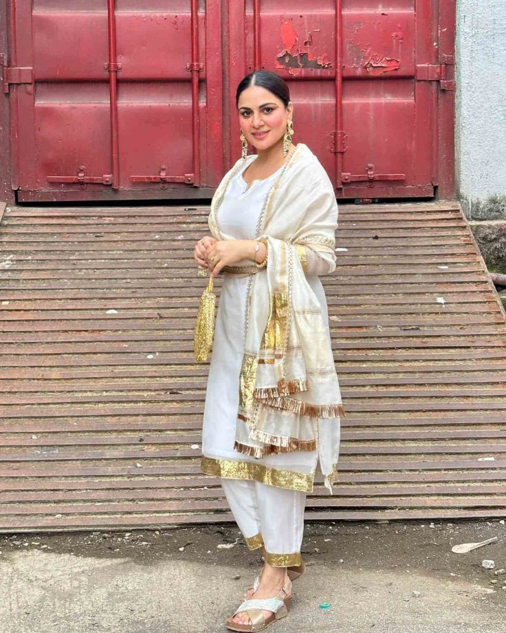 Shraddha Arya Exudes Chic Charm In Silk Salwar Suit 834248