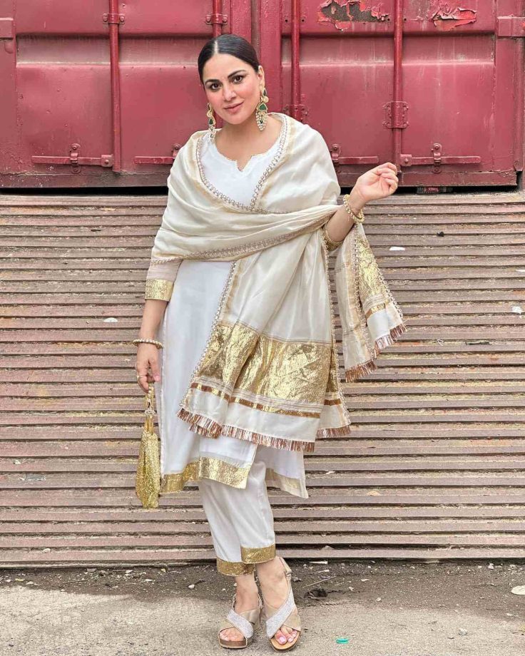 Shraddha Arya Exudes Chic Charm In Silk Salwar Suit 834249