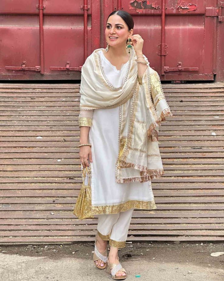 Shraddha Arya Exudes Chic Charm In Silk Salwar Suit 834252