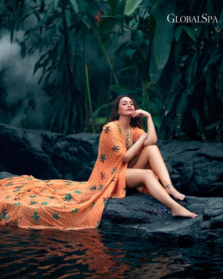 Sonakshi Sinha Is A Gorgeous Personified In Tangerine Avatar; See Here 835249