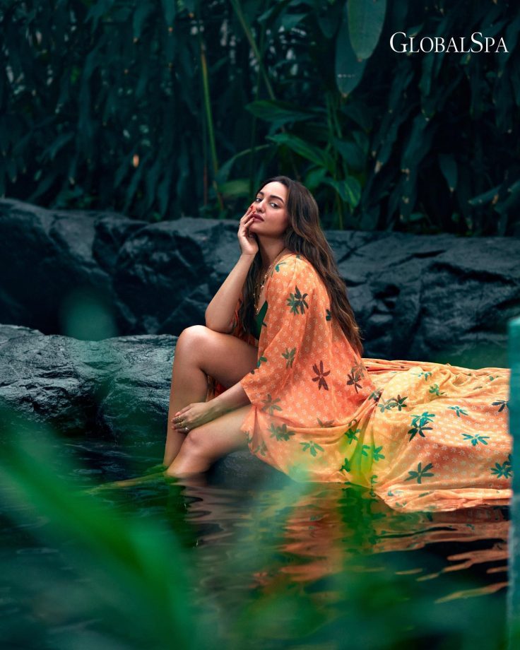 Sonakshi Sinha Is A Gorgeous Personified In Tangerine Avatar; See Here 835247