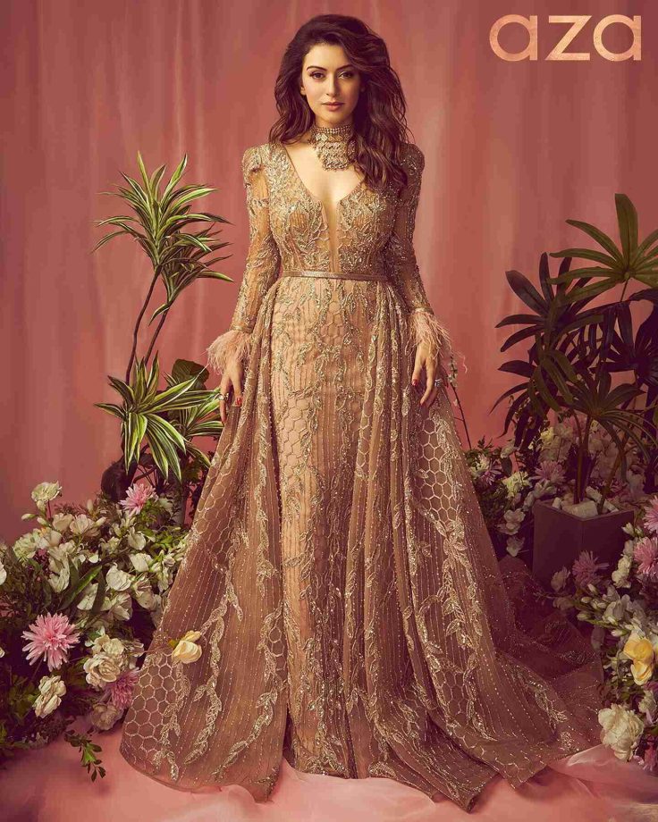 Trailblazing in Peach: Hansika Motwani's gown game is in full bloom 837360