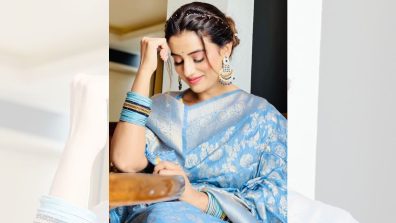 Akshara Singh is crafting traditional elegance in blue saree, see pics