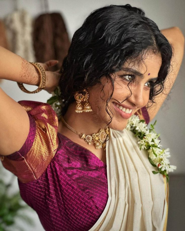 Anupama Parameswaran Celebrates 'Onam' In Traditional South Silk Saree With Jagra Bun 846923