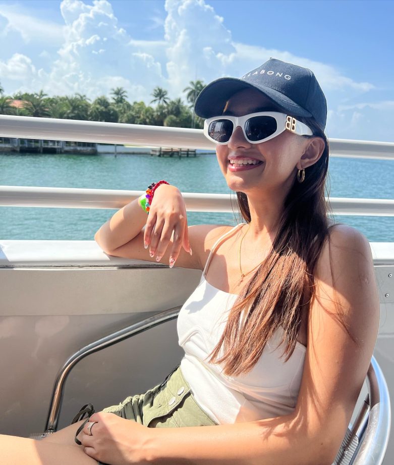 Anushka Sen is slaying style waves on a Miami yacht ride, see pics 842160