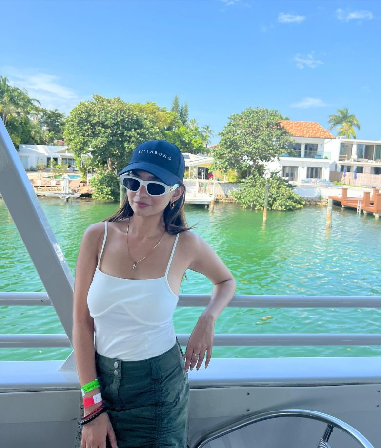 Anushka Sen is slaying style waves on a Miami yacht ride, see pics 842162