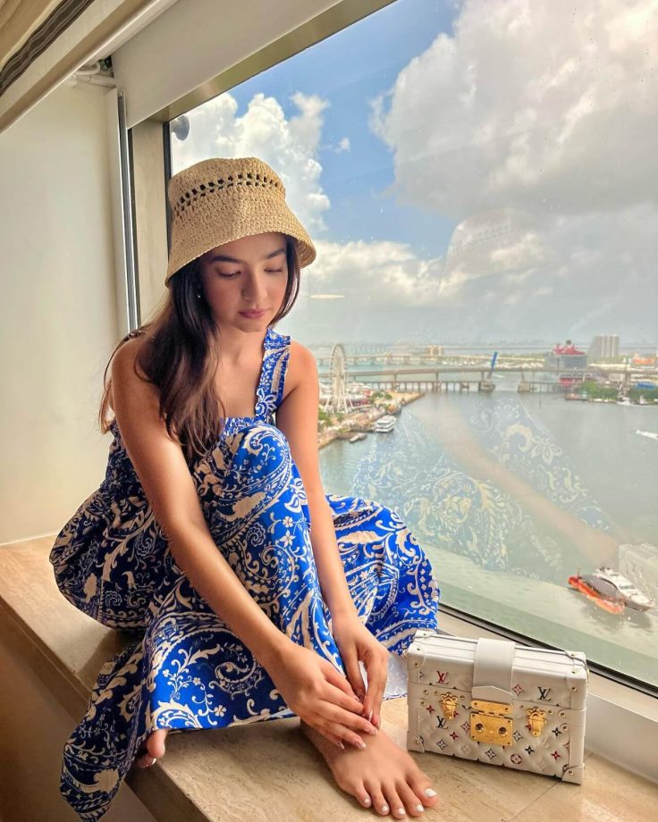 Anushka Sen takes Miami by storm with her exotic blue ensemble, see pics 847043