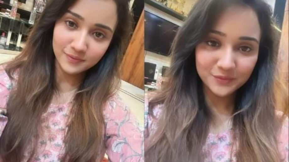 Ashi Singh Drops After-Shoot Casual Avatar, Flaunts Glowing Face 839876