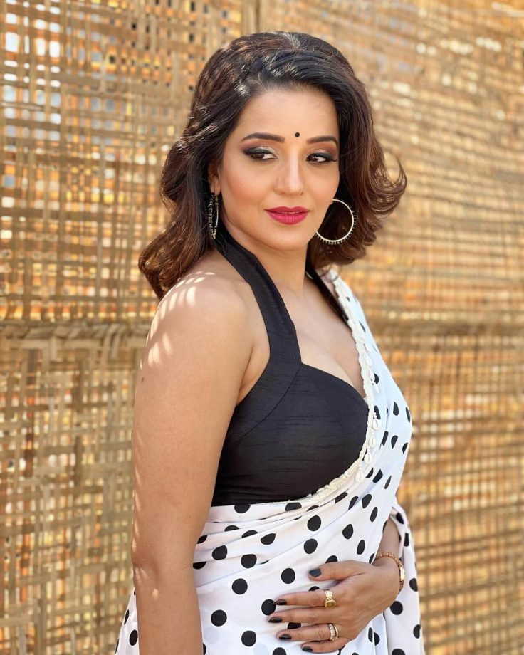 Bhojpuri actress Monalisa outshines in polka dot saree and plunging neck blouse 847459