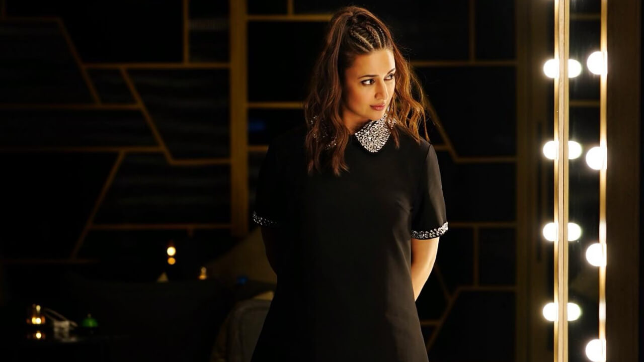 Divyanka Tripathi Reflects Confidence In Sparkling Black Mini Dress 845428
