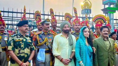 “Gadar 2” continues to stir hearts as Sunny Deol and Ameesha Patel pose with Indian Army