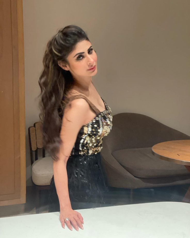 Glitter, Glam, And Glow Ft. Mouni Roy 844355