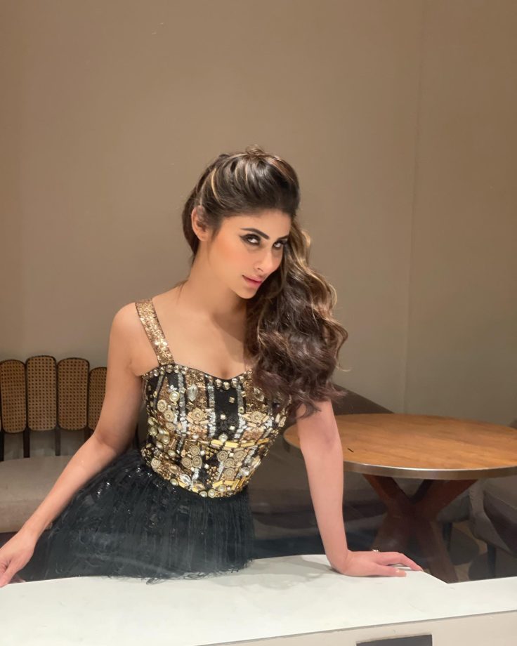 Glitter, Glam, And Glow Ft. Mouni Roy 844357