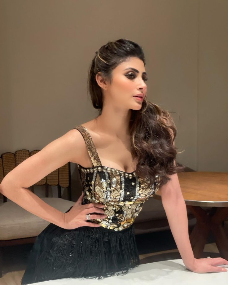 Glitter, Glam, And Glow Ft. Mouni Roy 844358