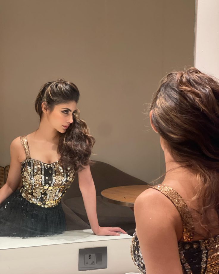 Glitter, Glam, And Glow Ft. Mouni Roy 844354