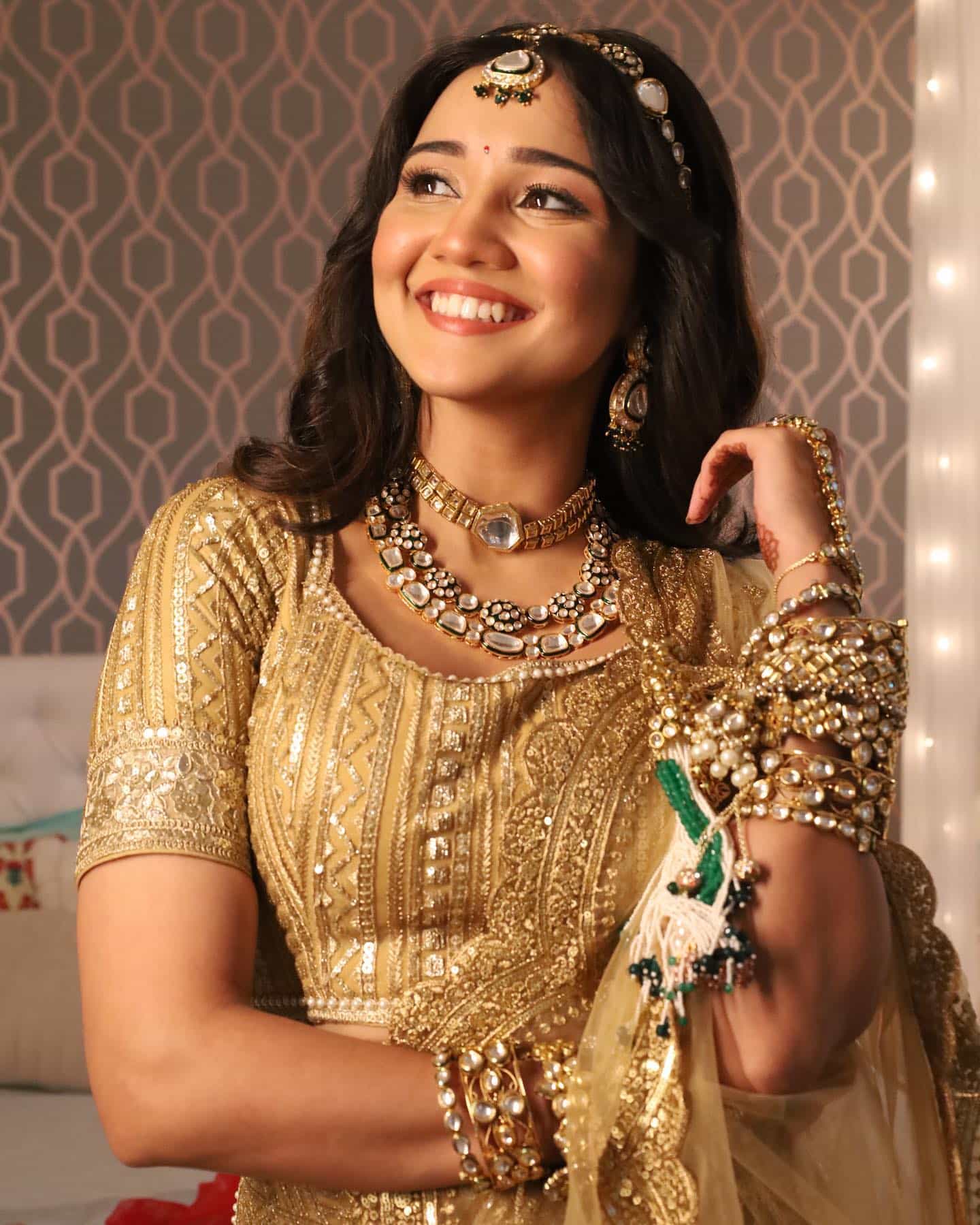 In Pics: Ashi Singh blooms in intricate golden lehenga choli 839470