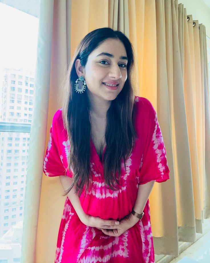 In Pics: Disha Parmar looks Autumn-ready in tie-dye pink maternity kaftan 847581