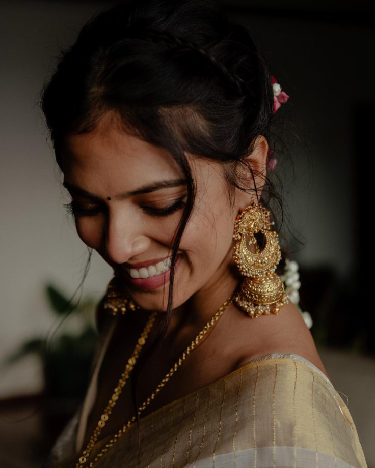 In Pics: Malavika Mohanan's Never-Ending Affair With Kasavu Silk Saree 847497