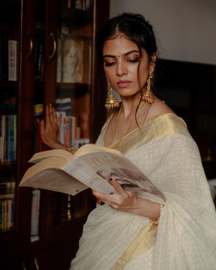 In Pics: Malavika Mohanan's Never-Ending Affair With Kasavu Silk Saree 847498