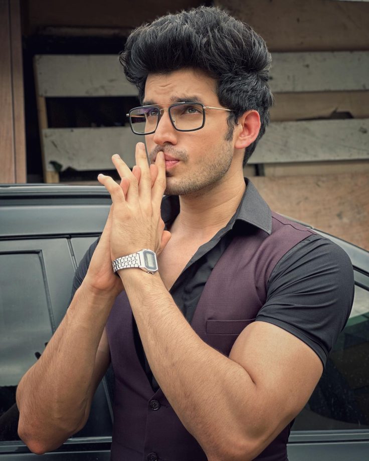 In Pics: Paras Kalnawat drops nerdy fashion cues in black 843385