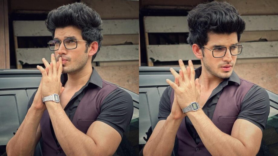 In Pics: Paras Kalnawat drops nerdy fashion cues in black 843387